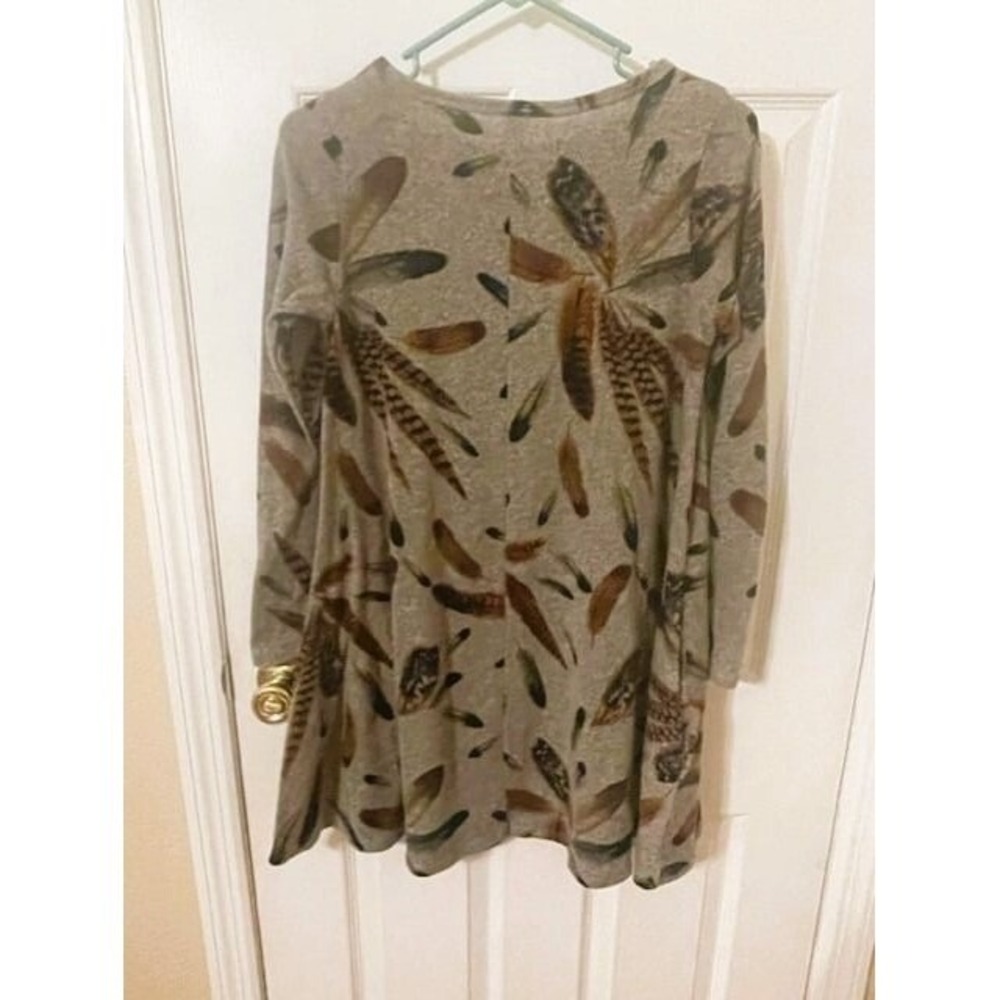 BELLAMIE SMALL Long Sleeve Feather Print Knit Tunic Swing Top